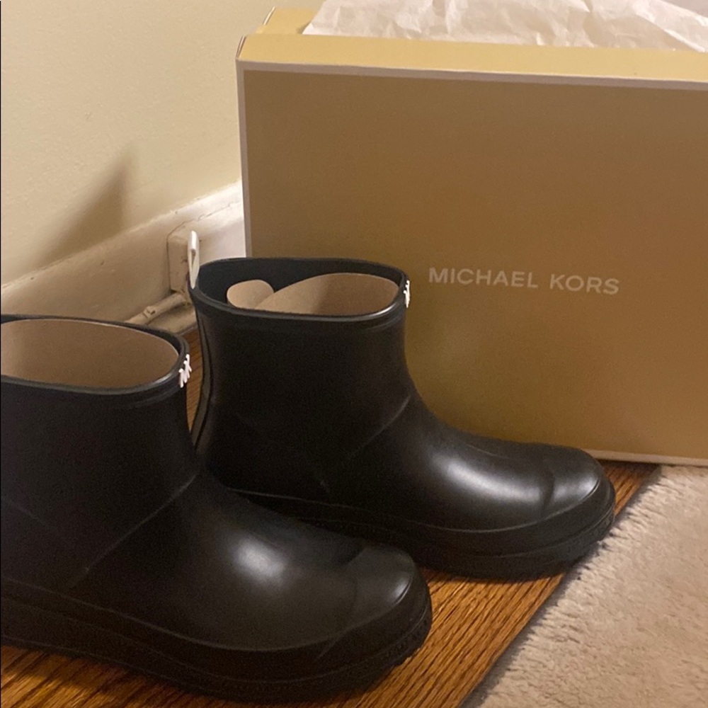 Size 8 brand new in box